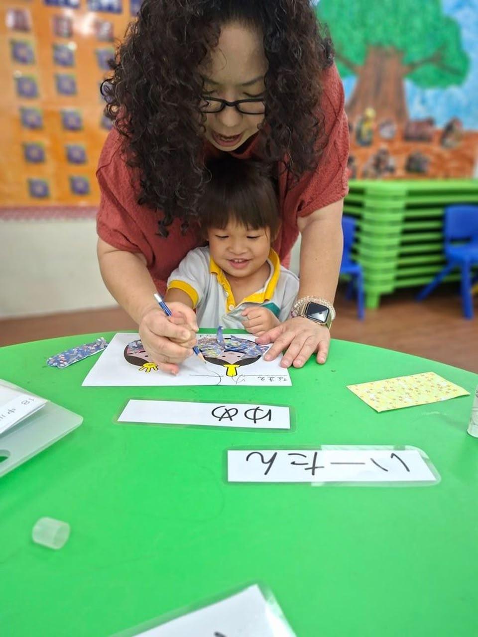learning a new language has a positive impact on the brain and leads to cognitive improvements
